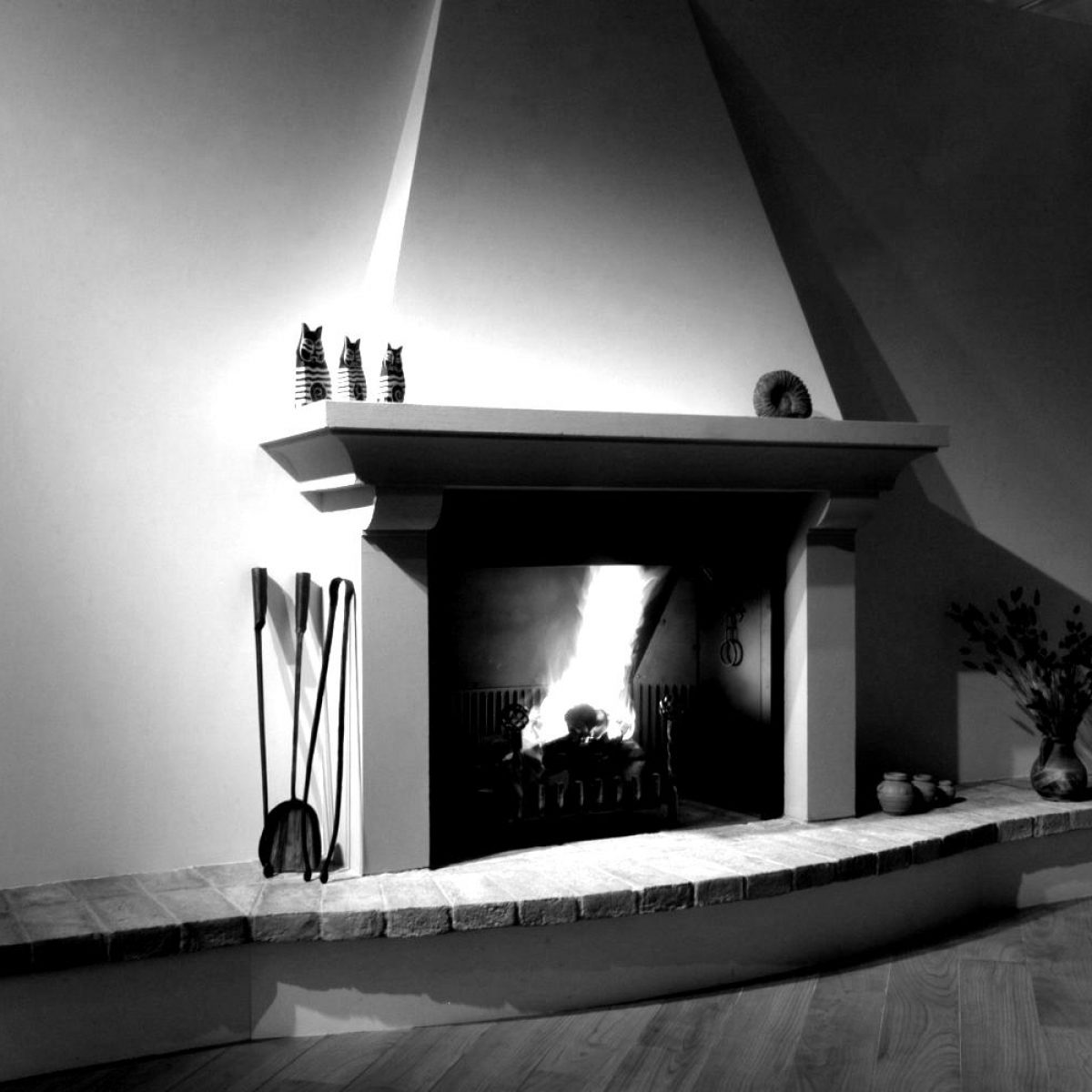 mini-galleria-fuoco-modena-mostra-showroom-2-blackwhite